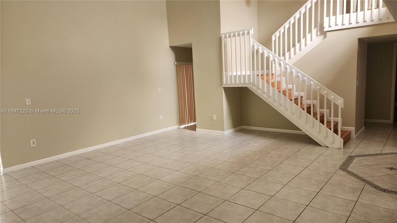 For Rent: $3,900 (4 beds, 3 baths, 2613 Square Feet)