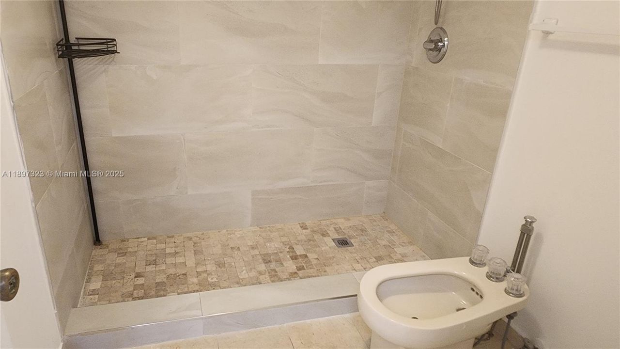 For Rent: $3,900 (4 beds, 3 baths, 2613 Square Feet)