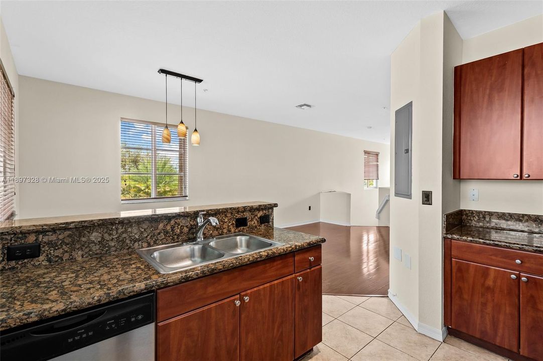 For Rent: $3,000 (3 beds, 2 baths, 1481 Square Feet)