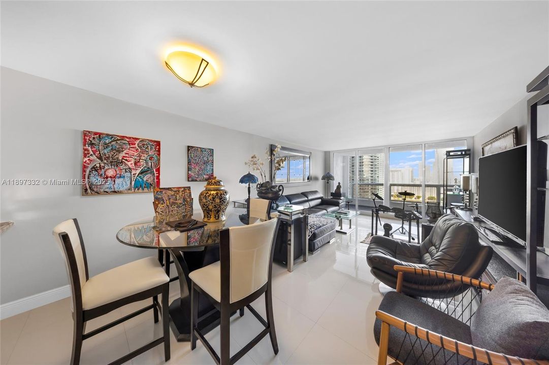 Active With Contract: $464,900 (1 beds, 1 baths, 1066 Square Feet)