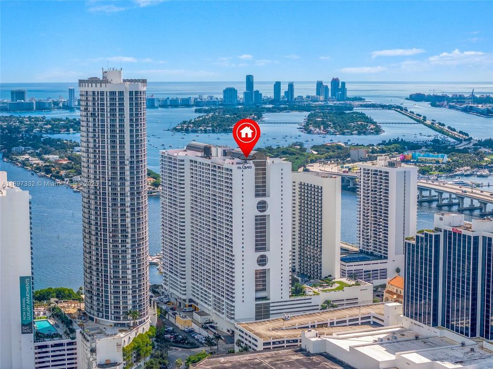 Active With Contract: $464,900 (1 beds, 1 baths, 1066 Square Feet)