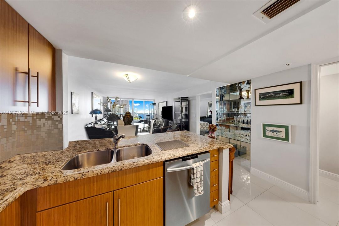 Active With Contract: $464,900 (1 beds, 1 baths, 1066 Square Feet)