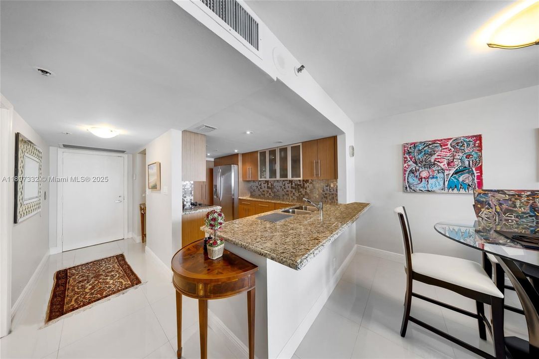 Active With Contract: $464,900 (1 beds, 1 baths, 1066 Square Feet)
