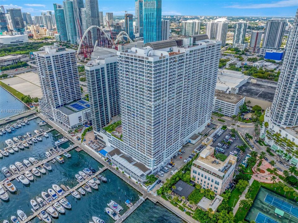 Active With Contract: $464,900 (1 beds, 1 baths, 1066 Square Feet)