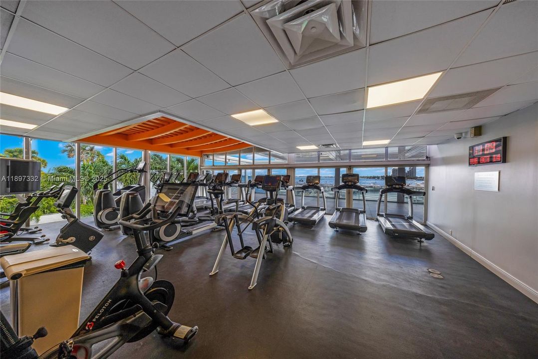 Active With Contract: $464,900 (1 beds, 1 baths, 1066 Square Feet)