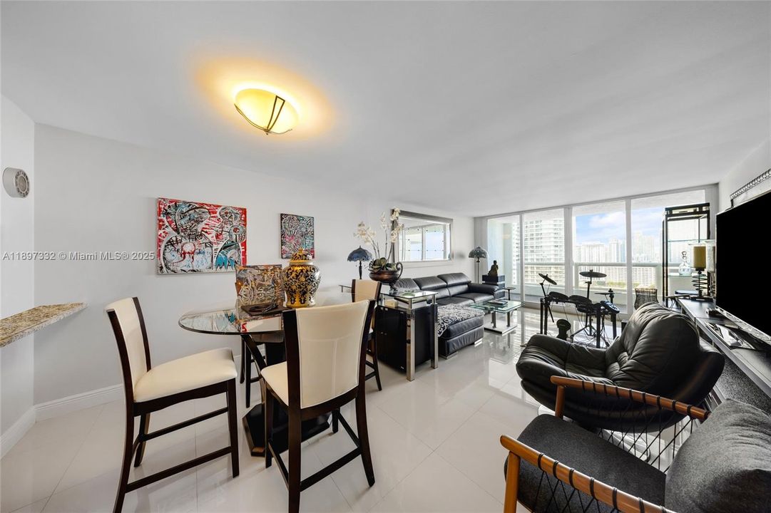 Active With Contract: $464,900 (1 beds, 1 baths, 1066 Square Feet)