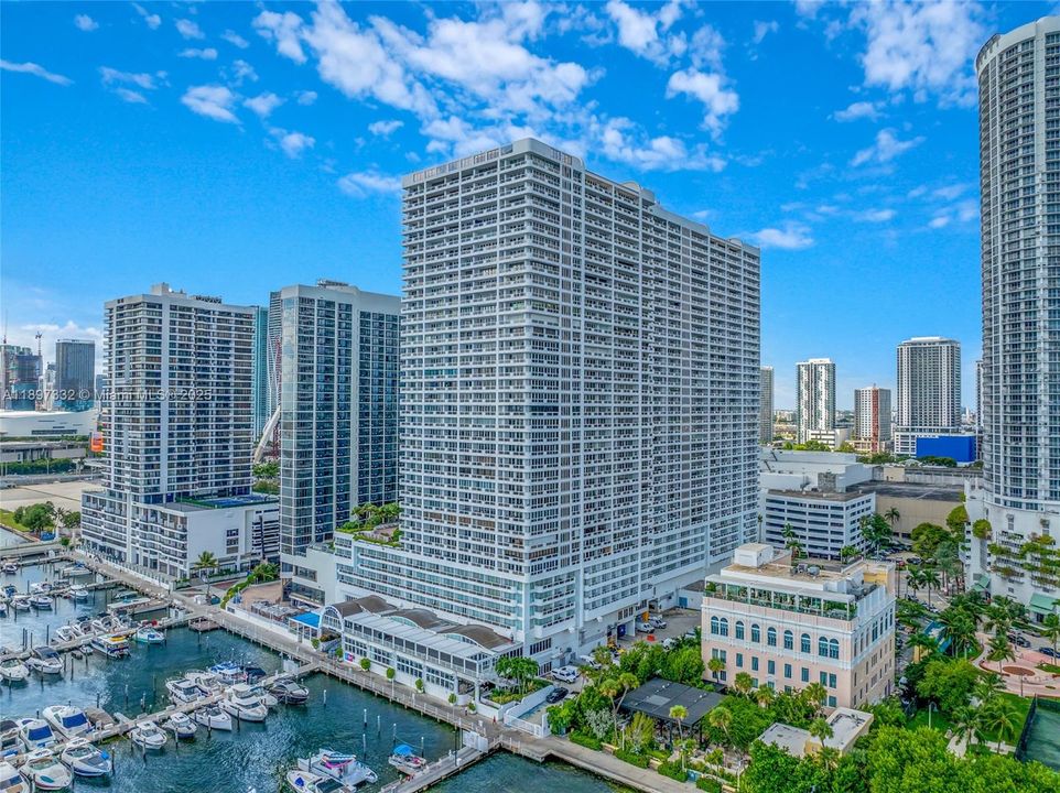 Active With Contract: $464,900 (1 beds, 1 baths, 1066 Square Feet)