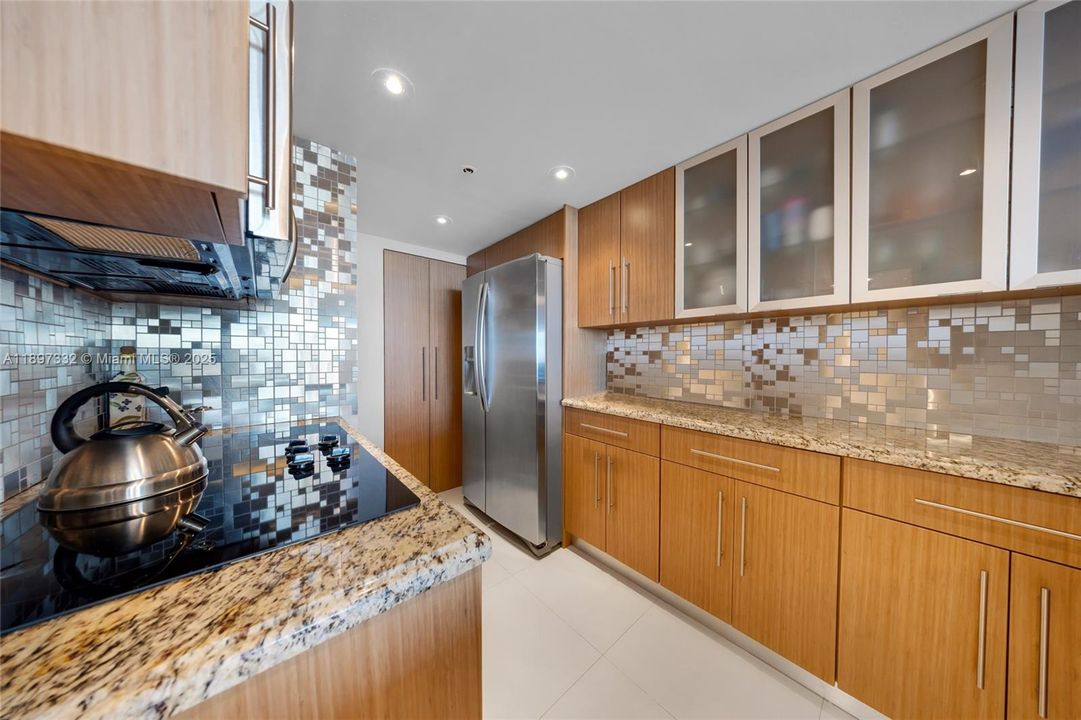 Active With Contract: $464,900 (1 beds, 1 baths, 1066 Square Feet)