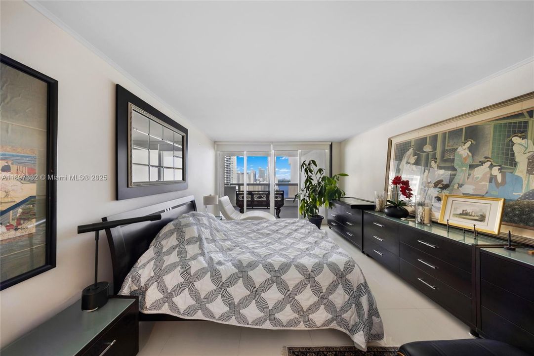 Active With Contract: $464,900 (1 beds, 1 baths, 1066 Square Feet)