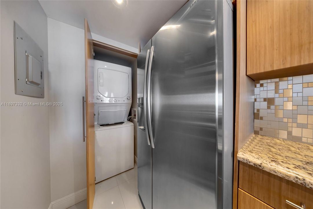 Active With Contract: $464,900 (1 beds, 1 baths, 1066 Square Feet)