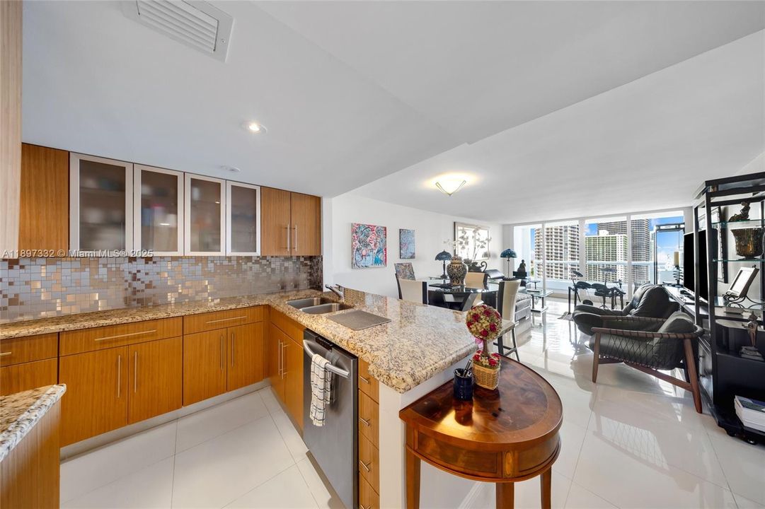 Active With Contract: $464,900 (1 beds, 1 baths, 1066 Square Feet)