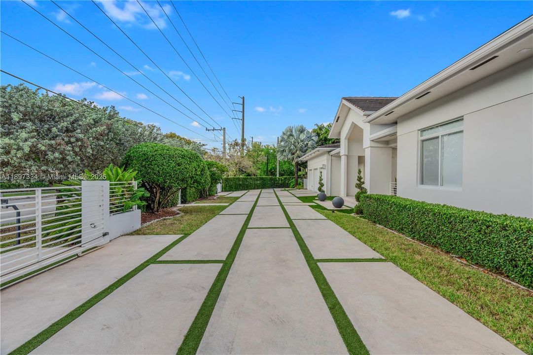 最近售出: $3,320,000 (6 贝兹, 6 浴室, 4303 平方英尺)