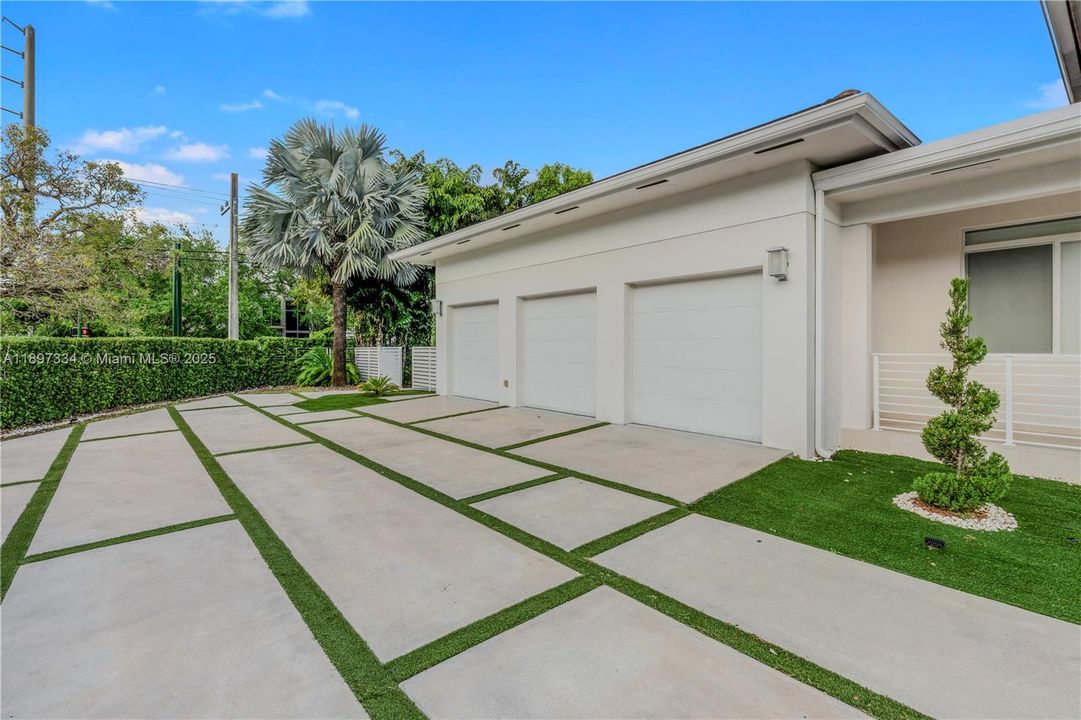 最近售出: $3,320,000 (6 贝兹, 6 浴室, 4303 平方英尺)