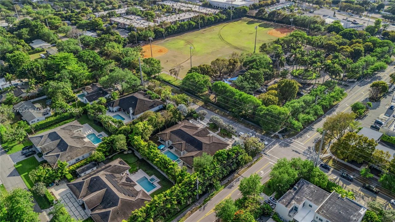 最近售出: $3,320,000 (6 贝兹, 6 浴室, 4303 平方英尺)