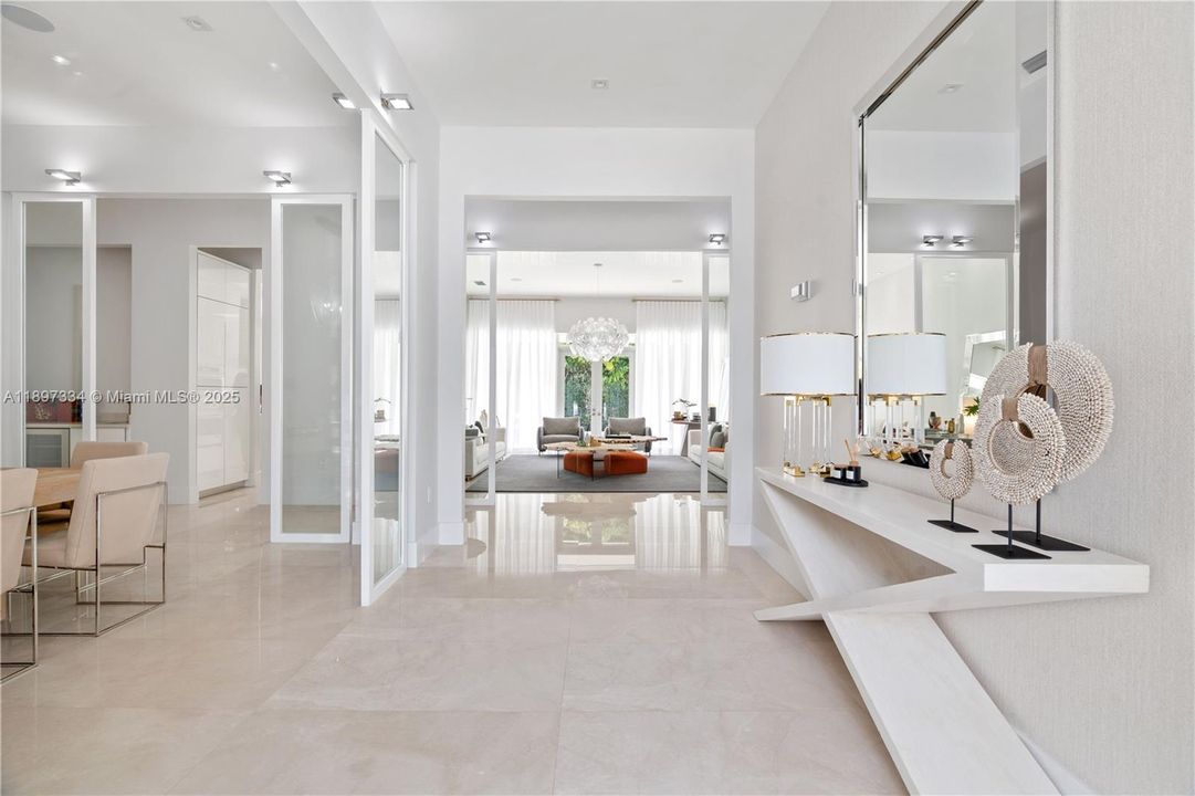 最近售出: $3,320,000 (6 贝兹, 6 浴室, 4303 平方英尺)