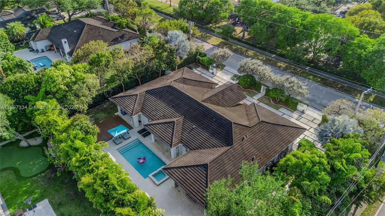 最近售出: $3,320,000 (6 贝兹, 6 浴室, 4303 平方英尺)