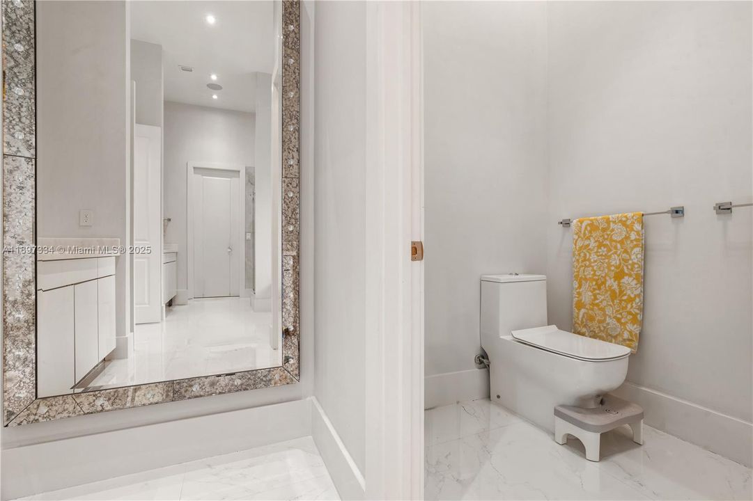 最近售出: $3,320,000 (6 贝兹, 6 浴室, 4303 平方英尺)