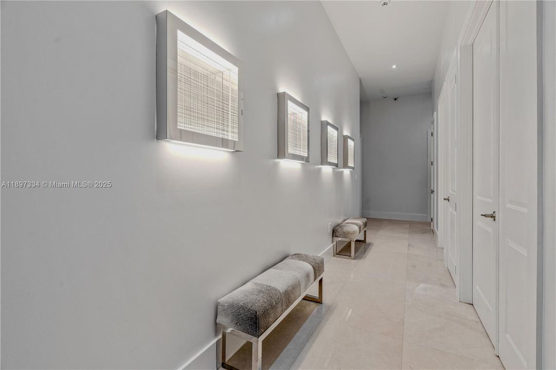 最近售出: $3,320,000 (6 贝兹, 6 浴室, 4303 平方英尺)