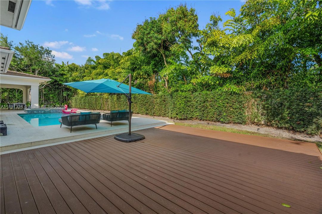 最近售出: $3,320,000 (6 贝兹, 6 浴室, 4303 平方英尺)