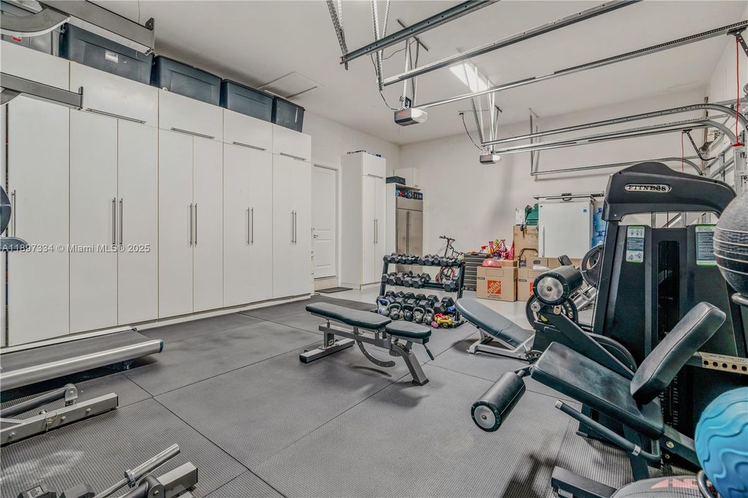 最近售出: $3,320,000 (6 贝兹, 6 浴室, 4303 平方英尺)