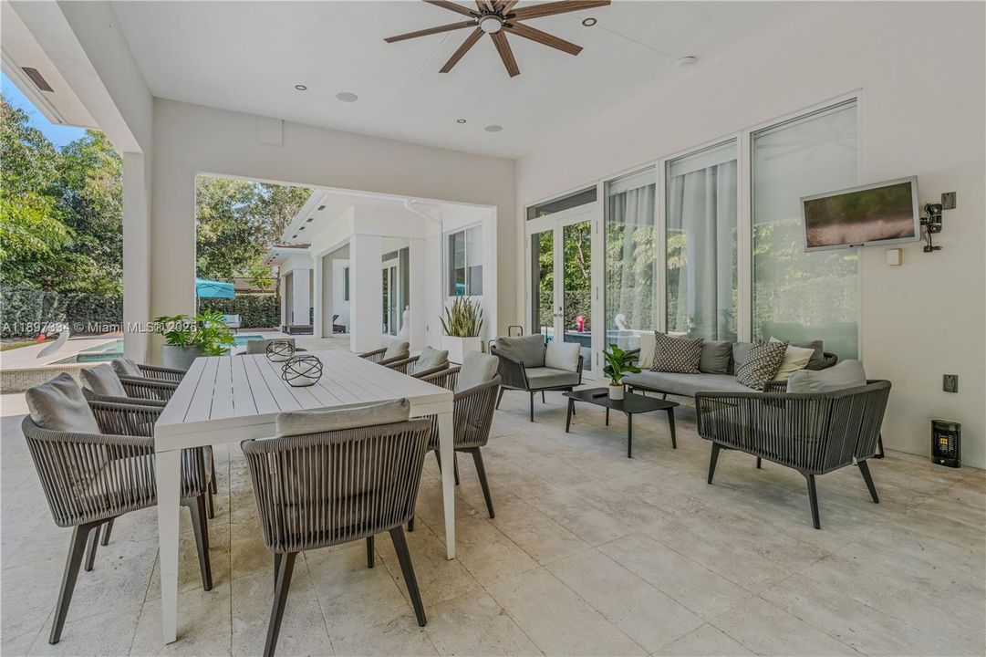 最近售出: $3,320,000 (6 贝兹, 6 浴室, 4303 平方英尺)