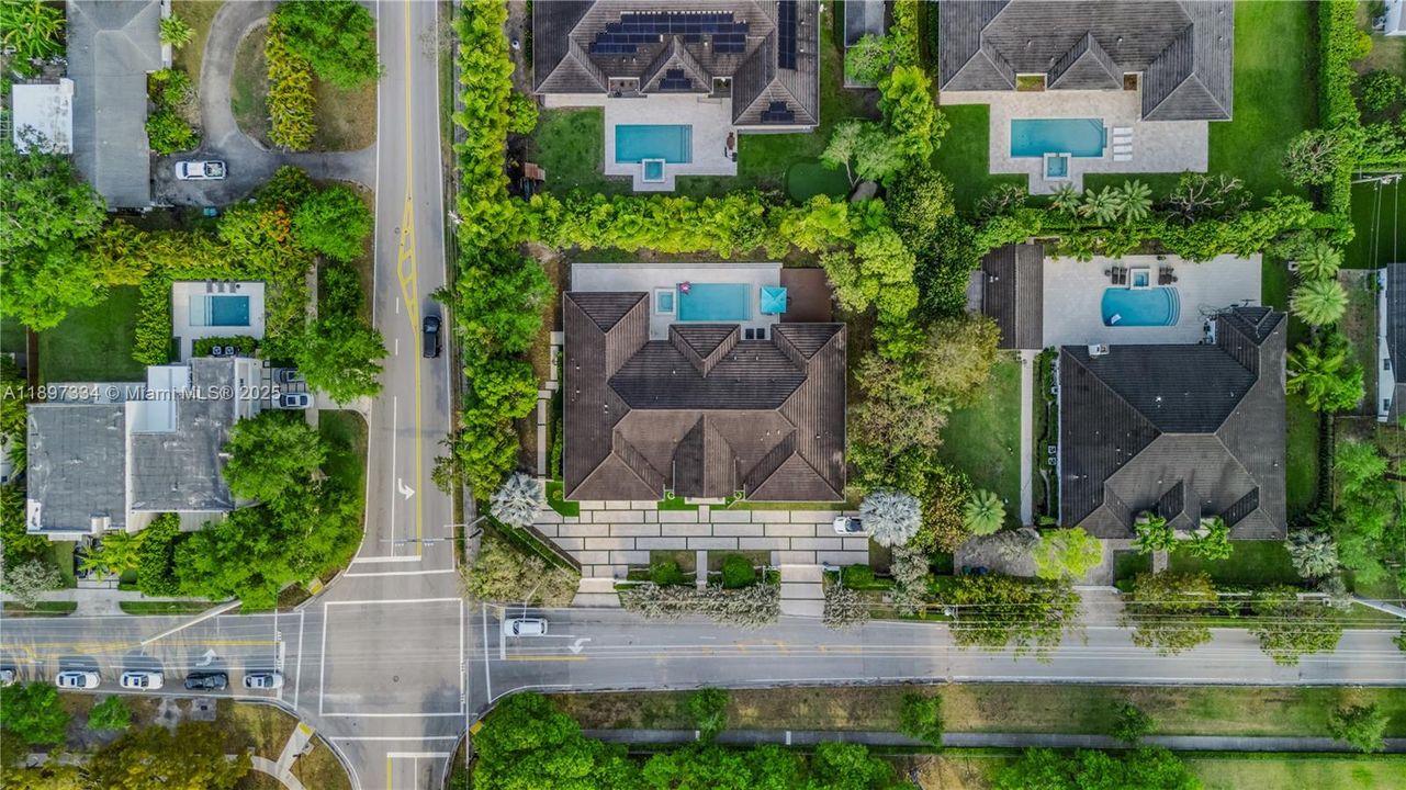 最近售出: $3,320,000 (6 贝兹, 6 浴室, 4303 平方英尺)