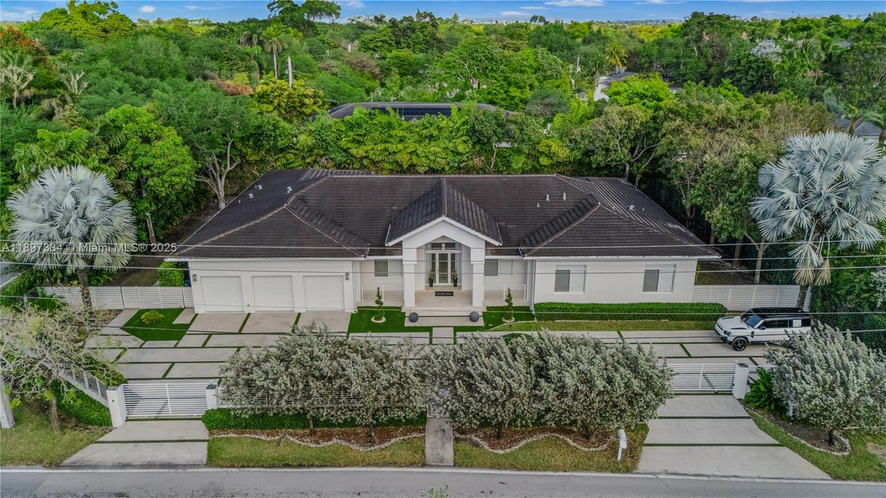 最近售出: $3,320,000 (6 贝兹, 6 浴室, 4303 平方英尺)