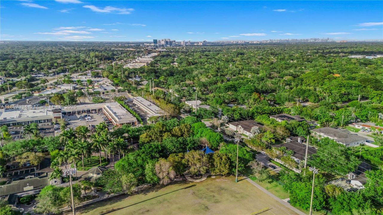 最近售出: $3,320,000 (6 贝兹, 6 浴室, 4303 平方英尺)