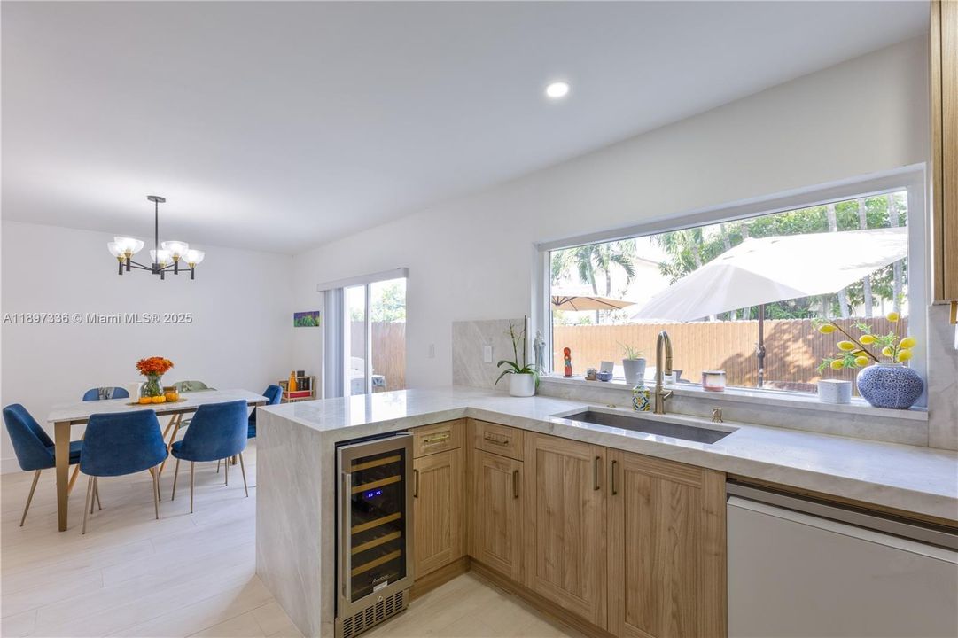 待售: $649,000 (3 贝兹, 3 浴室, 1425 平方英尺)