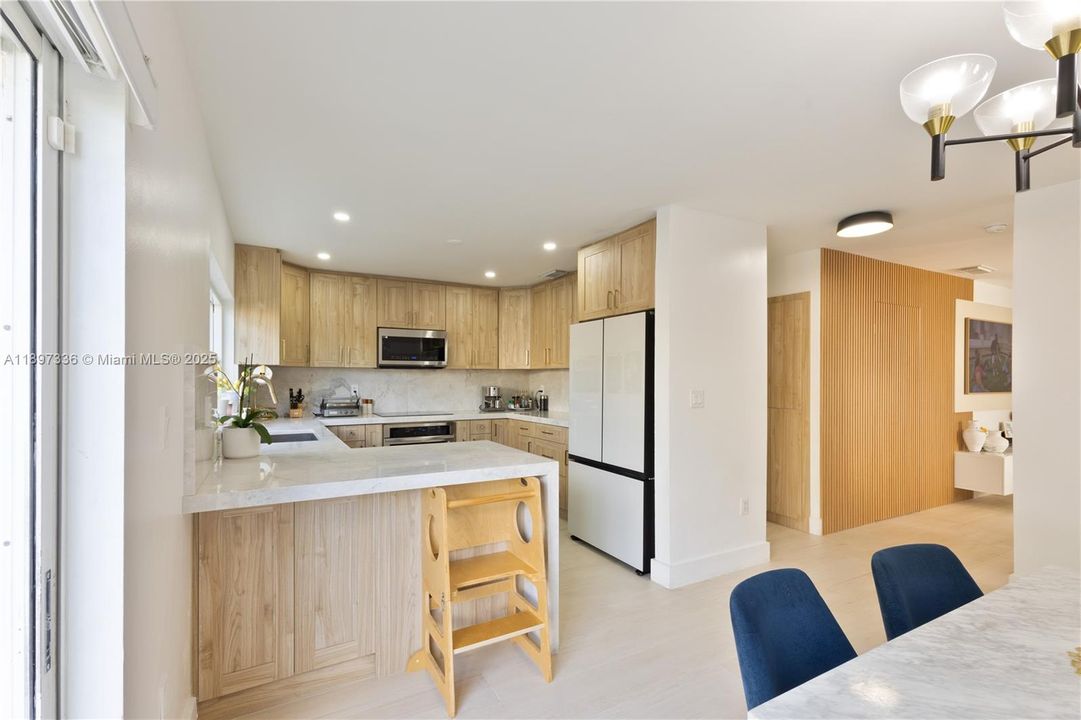 待售: $649,000 (3 贝兹, 3 浴室, 1425 平方英尺)