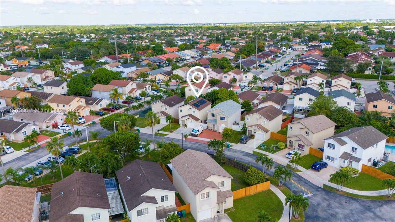 待售: $649,000 (3 贝兹, 3 浴室, 1425 平方英尺)