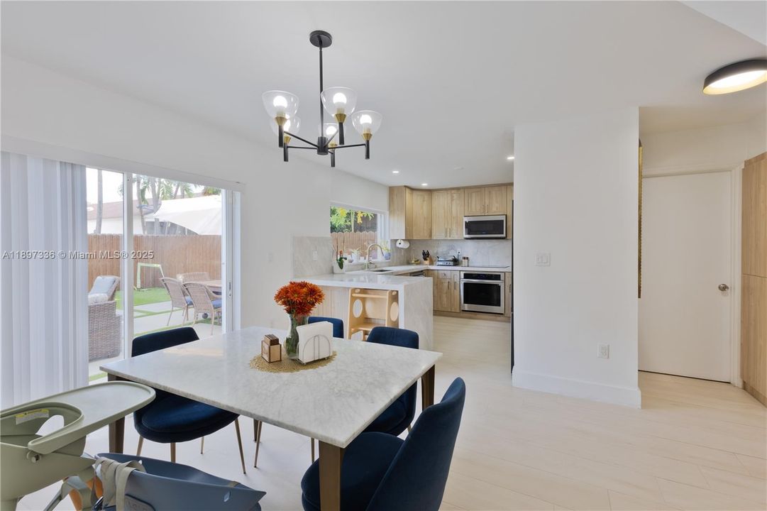 待售: $649,000 (3 贝兹, 3 浴室, 1425 平方英尺)