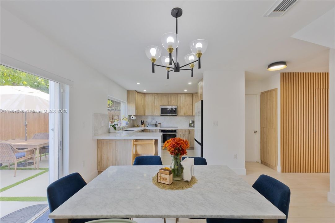 待售: $649,000 (3 贝兹, 3 浴室, 1425 平方英尺)