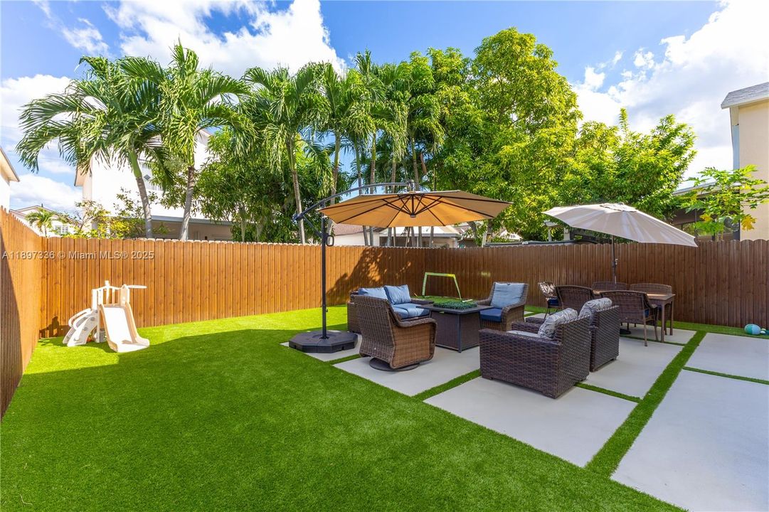 待售: $649,000 (3 贝兹, 3 浴室, 1425 平方英尺)