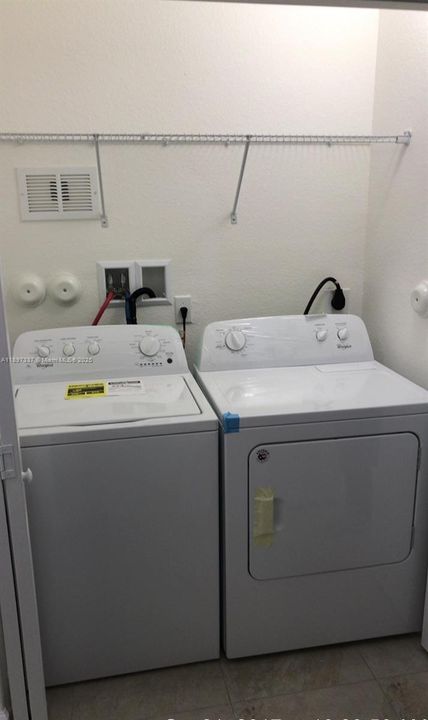 For Rent: $2,800 (3 beds, 2 baths, 1270 Square Feet)