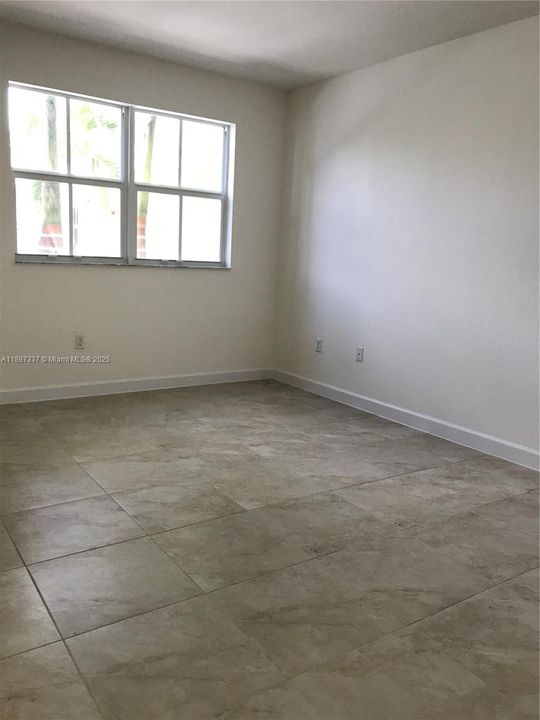 For Rent: $2,800 (3 beds, 2 baths, 1270 Square Feet)