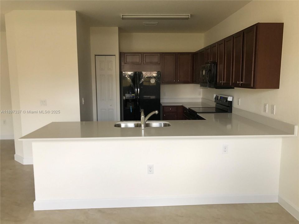 For Rent: $2,800 (3 beds, 2 baths, 1270 Square Feet)