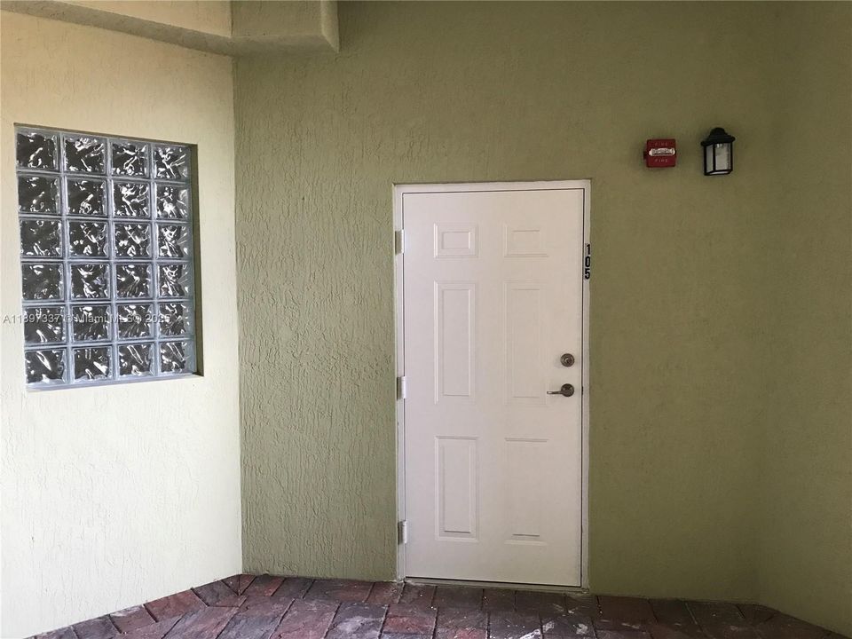 For Rent: $2,800 (3 beds, 2 baths, 1270 Square Feet)