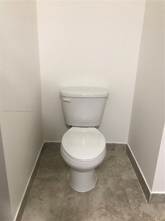 For Rent: $2,800 (3 beds, 2 baths, 1270 Square Feet)