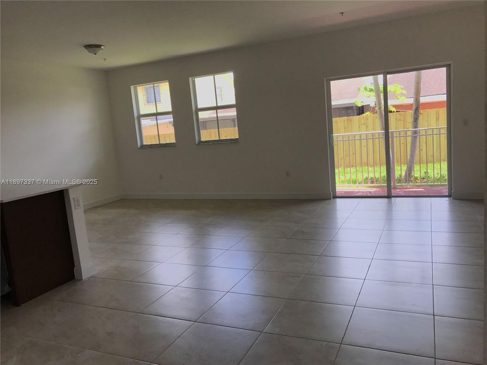 For Rent: $2,800 (3 beds, 2 baths, 1270 Square Feet)