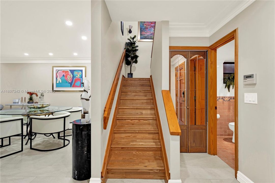 Recently Sold: $700,000 (3 beds, 2 baths, 1825 Square Feet)