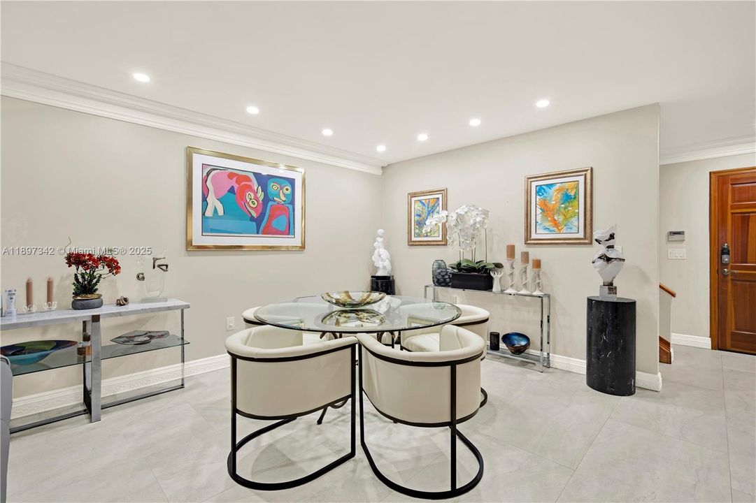 Recently Sold: $700,000 (3 beds, 2 baths, 1825 Square Feet)