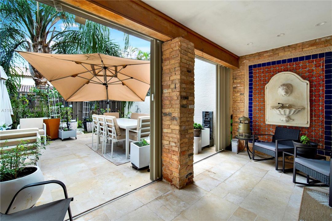 Recently Sold: $700,000 (3 beds, 2 baths, 1825 Square Feet)