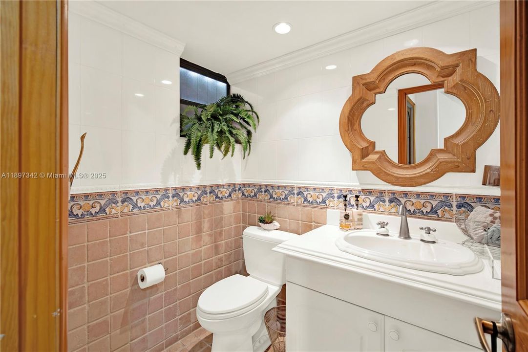 Recently Sold: $700,000 (3 beds, 2 baths, 1825 Square Feet)