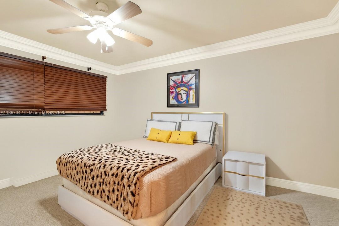 Recently Sold: $700,000 (3 beds, 2 baths, 1825 Square Feet)