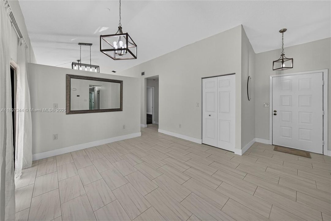 最近租的: $3,950 (3 贝兹, 2 浴室, 1546 平方英尺)