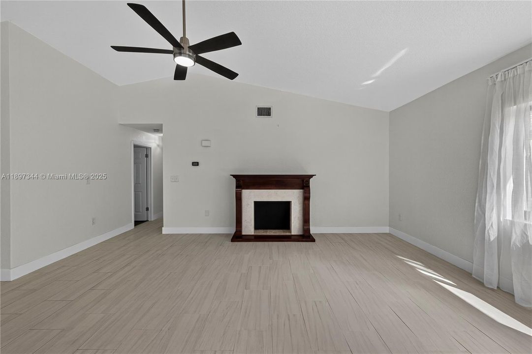 最近租的: $3,950 (3 贝兹, 2 浴室, 1546 平方英尺)