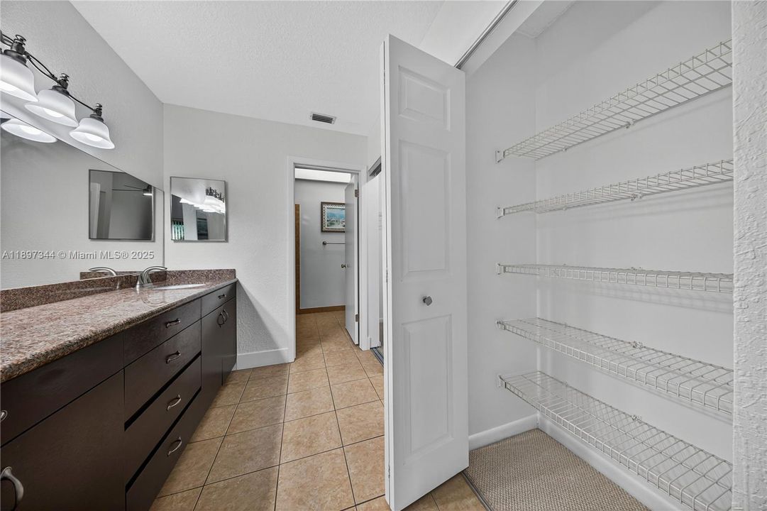 最近租的: $3,950 (3 贝兹, 2 浴室, 1546 平方英尺)