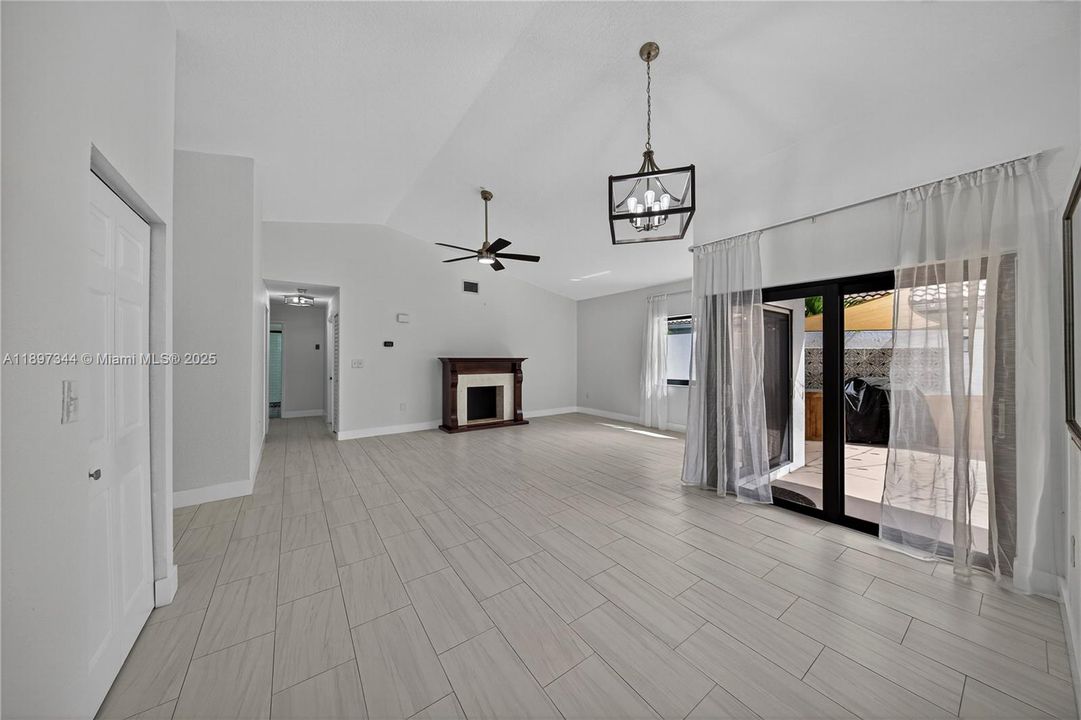 最近租的: $3,950 (3 贝兹, 2 浴室, 1546 平方英尺)