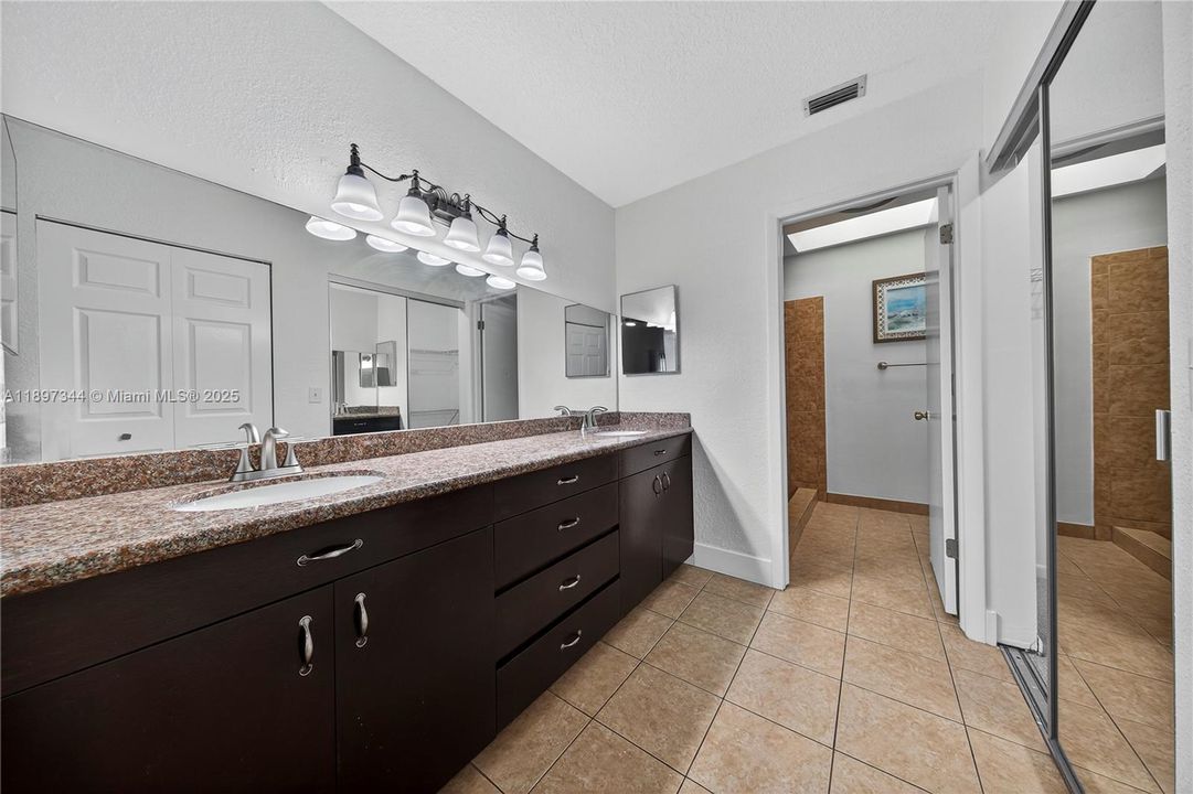 最近租的: $3,950 (3 贝兹, 2 浴室, 1546 平方英尺)